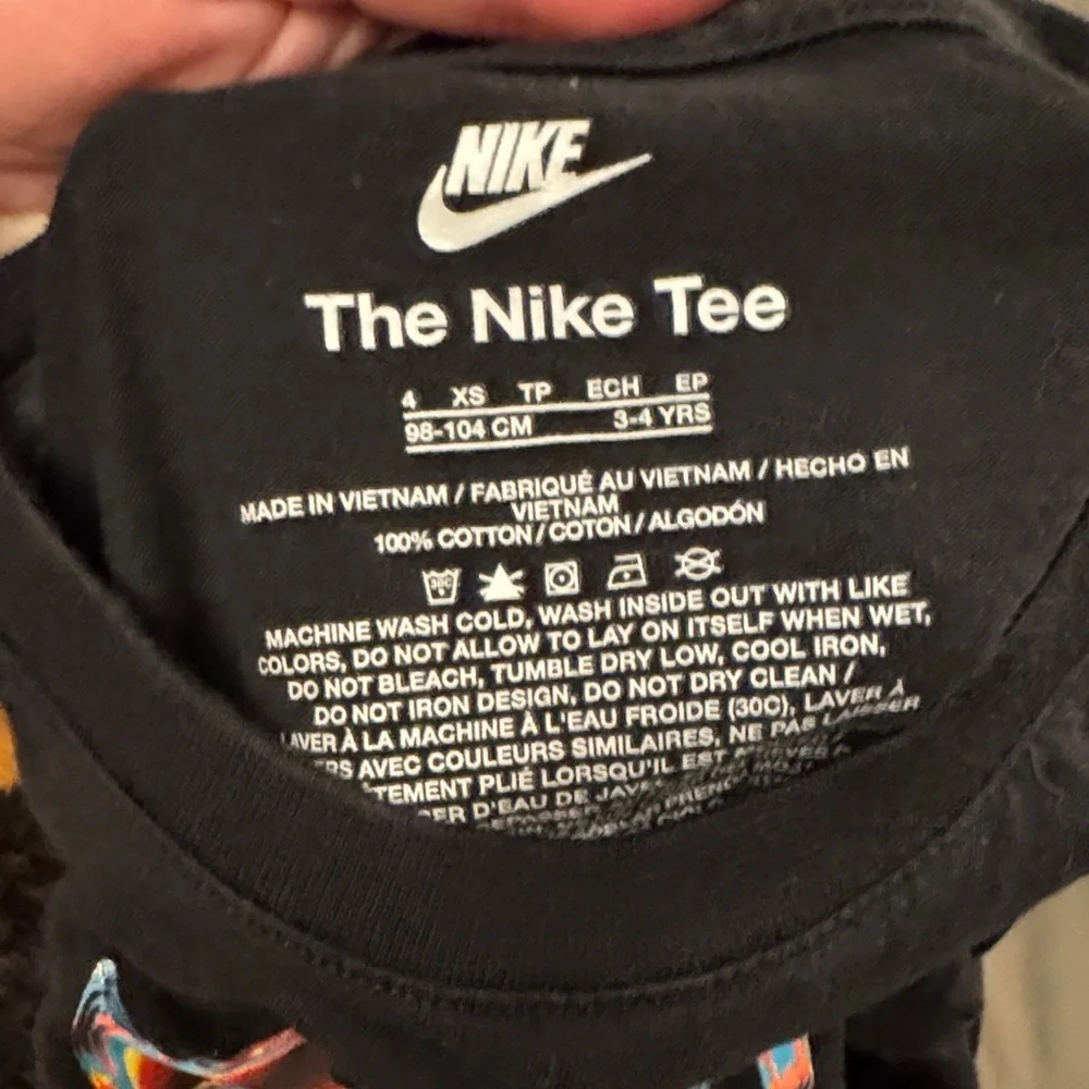 Nike Kids Black Long Sleeve Tee “Heatwave” Colorful Swoosh size 4